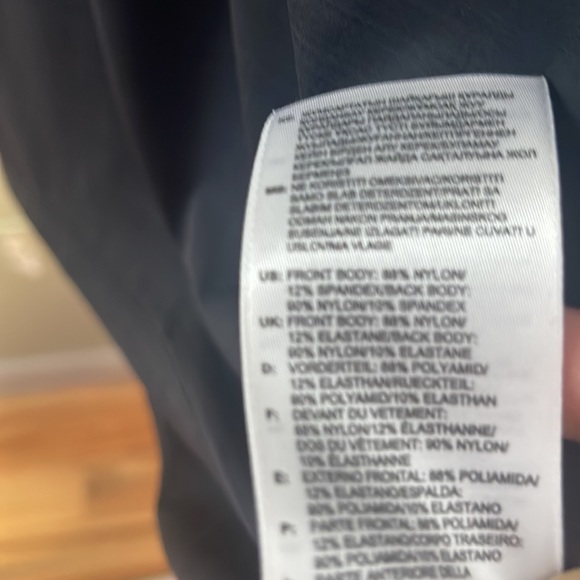 REEBOK Women's Size medium Black Performance Short Sleeved Activewear Top - Picture 4 of 5